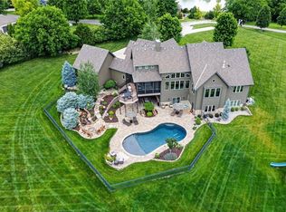 7975 NW Breckenridge Dr, Parkville, MO 64152
