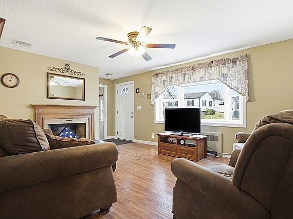 3rd image of 97 Marjorie Rd