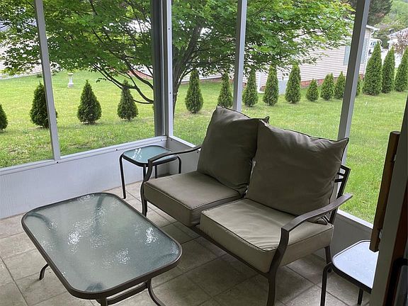 4th image of 8 N Marjorie Ln