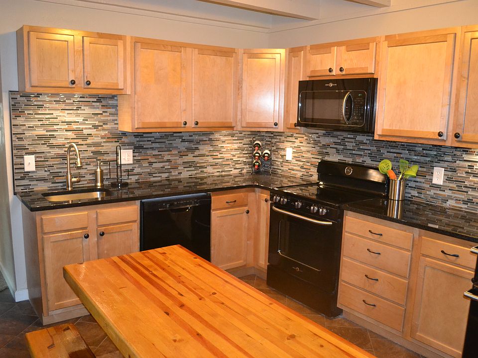 Maple Cabinets with Granite
