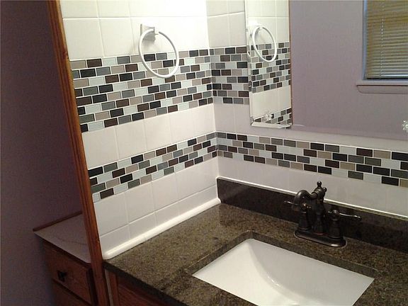 5th image of 1609 W Gum St