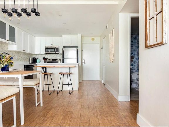 4th image of 600 NE 36th St APT 206