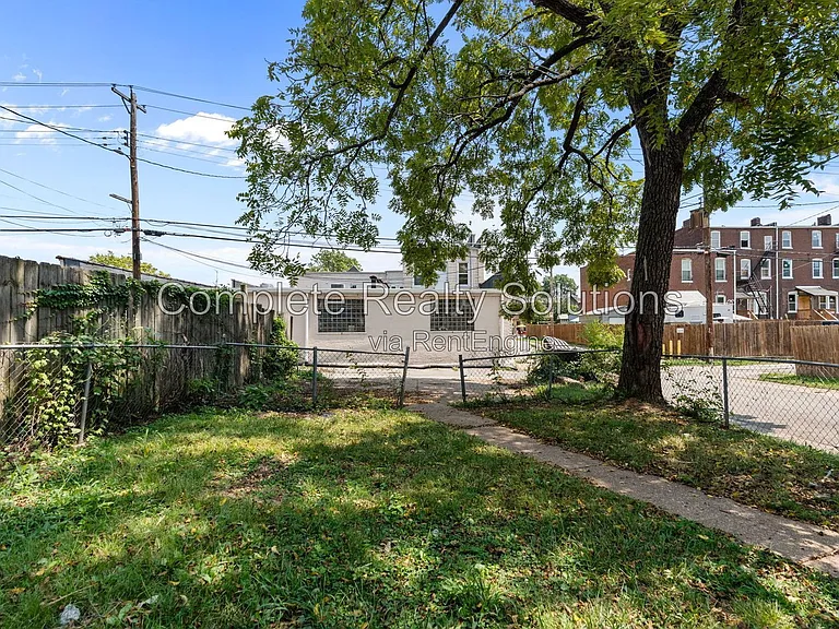 2928 Texas Ave #2F — Photo 31