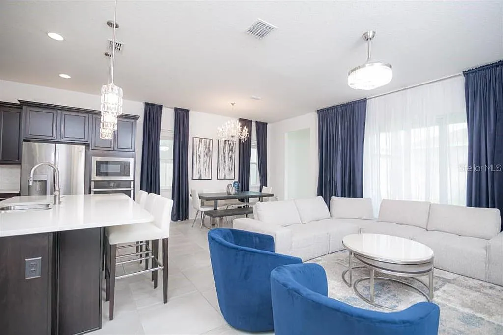 4 bed, 2.5 bath, 2156 sqft, $3,500 — Photo 3
