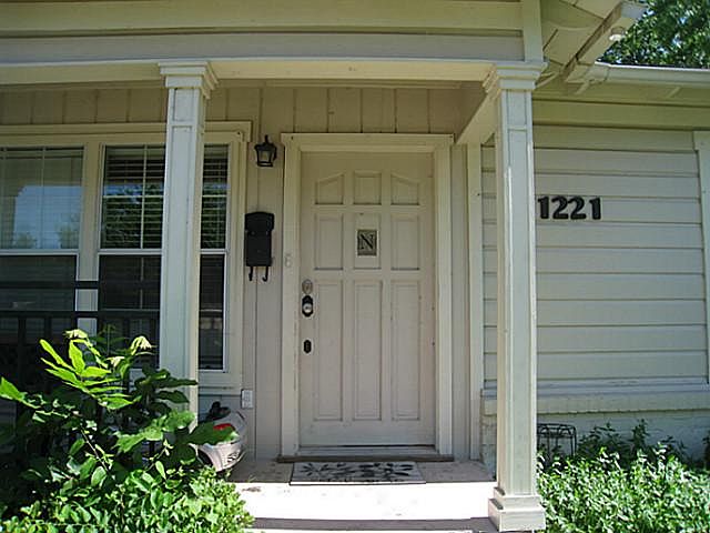 1st image of 1221 W Lovers Ln