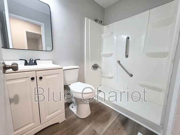 837 Waring St — Photo 4