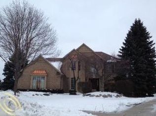 6234 Carriage Trail Dr, Troy, MI 48098