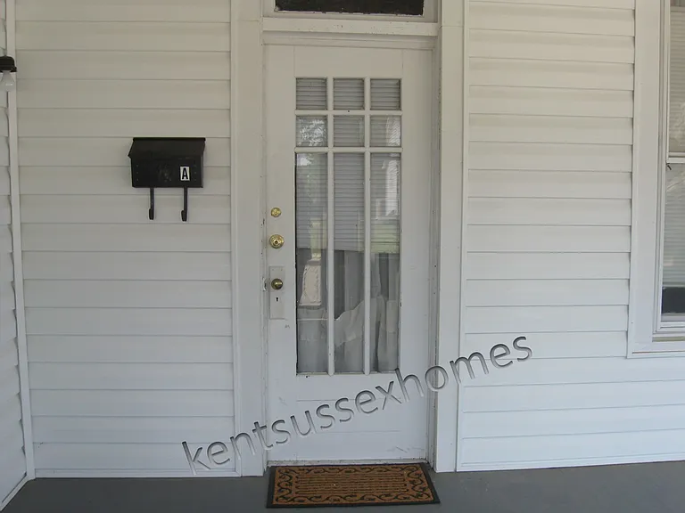Private entrance (also has a side entrance)