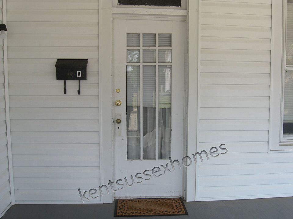 Private entrance (also has a side entrance)