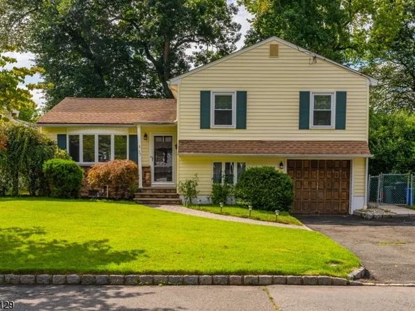 37 Brasser Ln, Kenilworth Boro, NJ 07033