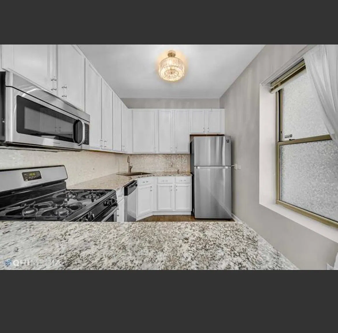 405 E Oakwood Blvd — Photo 1