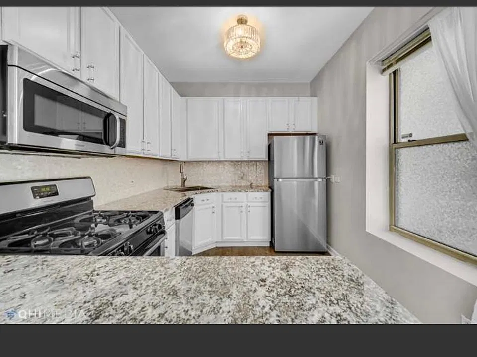405 E Oakwood Blvd #J-2