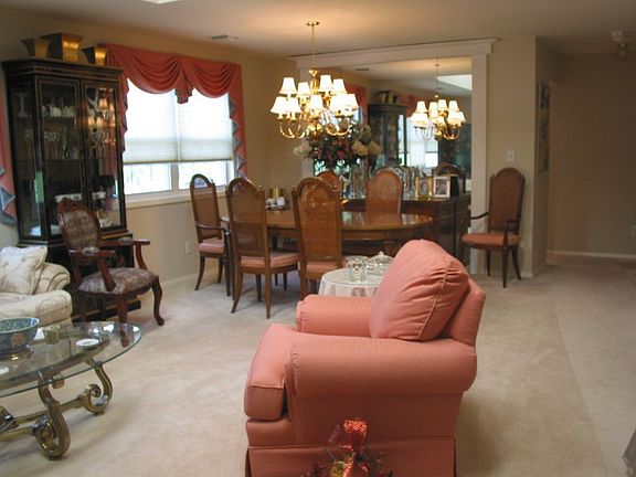 3rd image of 77 Deer Valley Dr
