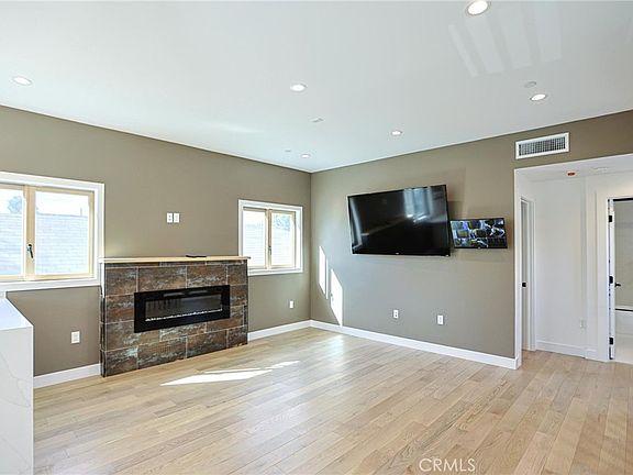 2nd image of 605 W 4th St