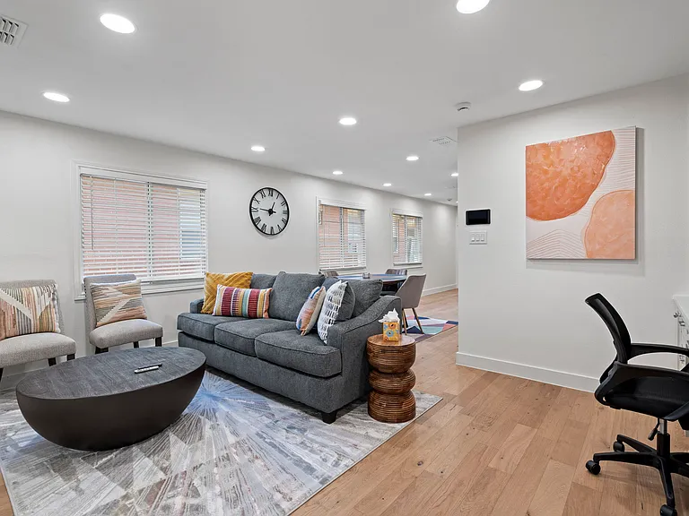 6501 Ravendale Ln — Photo 5