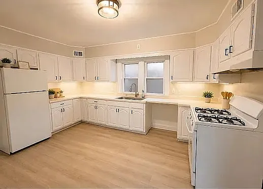 485 Lakeside Ave #6D