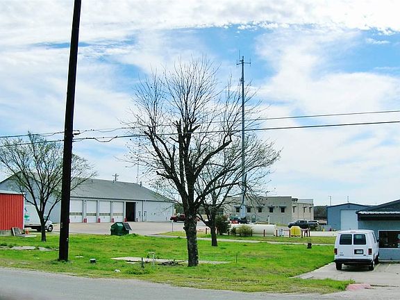 2nd image of 1406 Broadway St