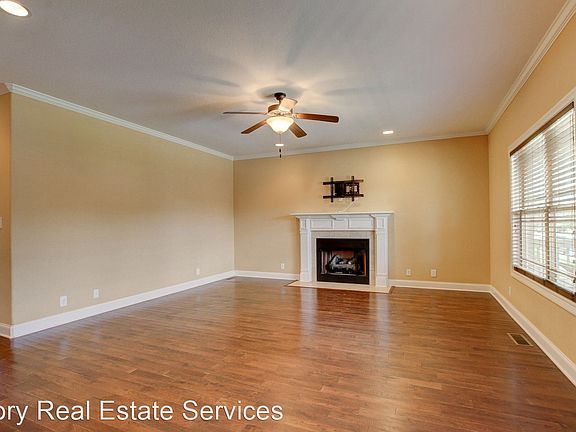 4th image of 2422 Senseney Dr