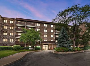 700 Wellington Ave UNIT 107, Elk Grove Village, IL 60007