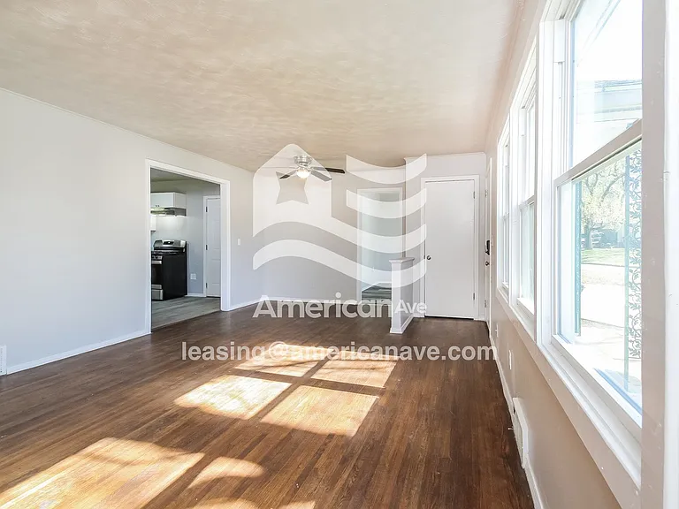 1594787_004_living_room_13633923.jpg