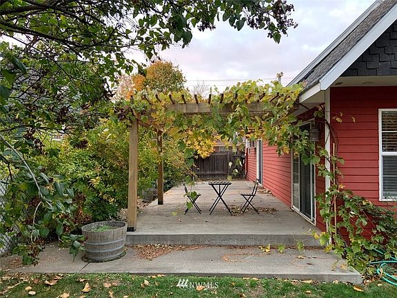 3rd image of 1128 Hobson St