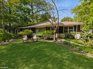 306 E Sheridan Pl, Lake Bluff, IL 60044