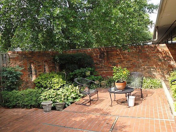 Private Patio Area. Well-Kept