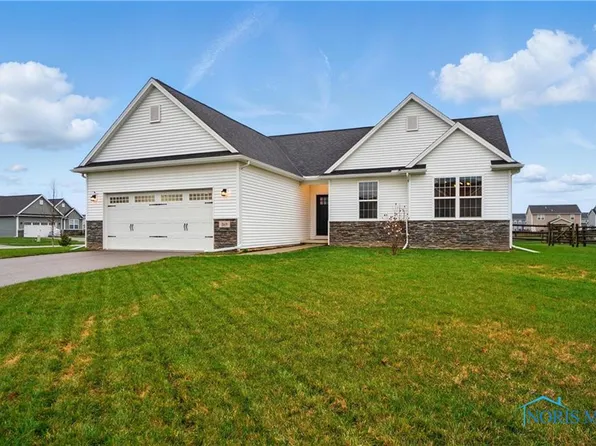 169 Valley Hall Dr, Perrysburg, OH 43551