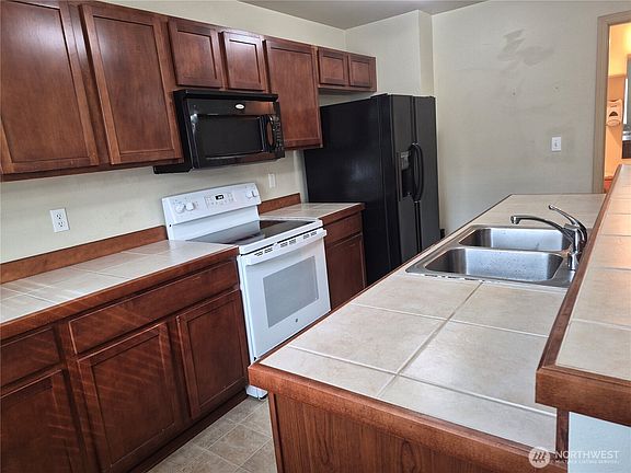 4th image of 1725 E 41st
