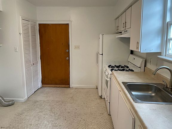 3rd image of 213 S Saint Patrick St