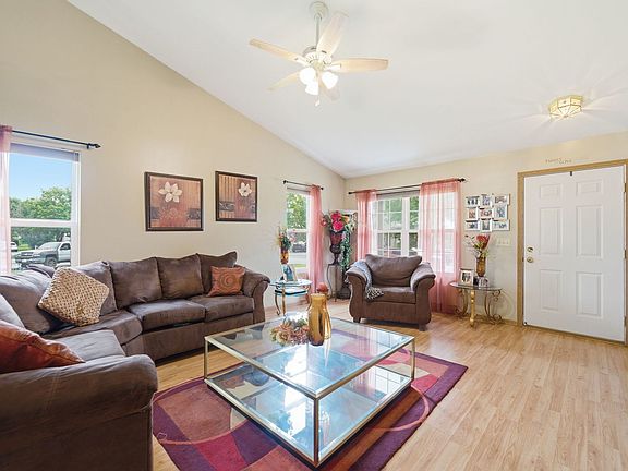 2nd image of 1611 Lake Pointe Ct