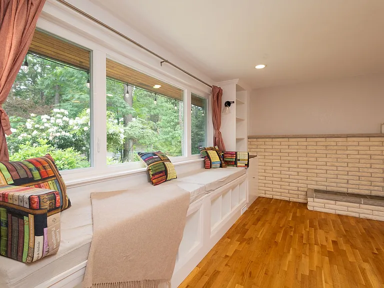 15931 SE 41st Pl — Photo 24