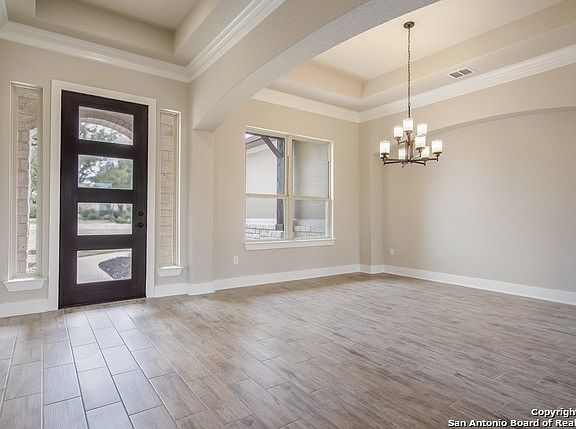 3rd image of 906 Woodland Oaks