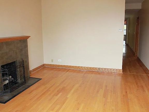 4th image of 1452 W Addison St #2