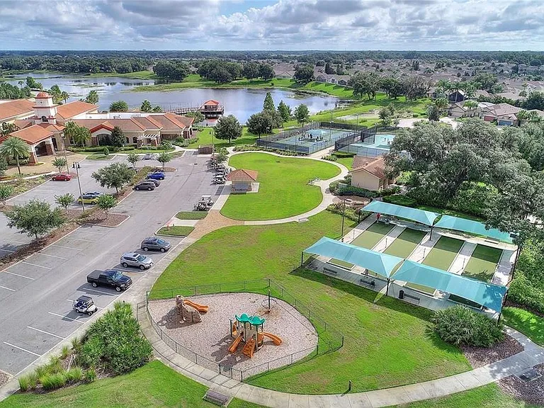 576 Cantabria Dr — Photo 41