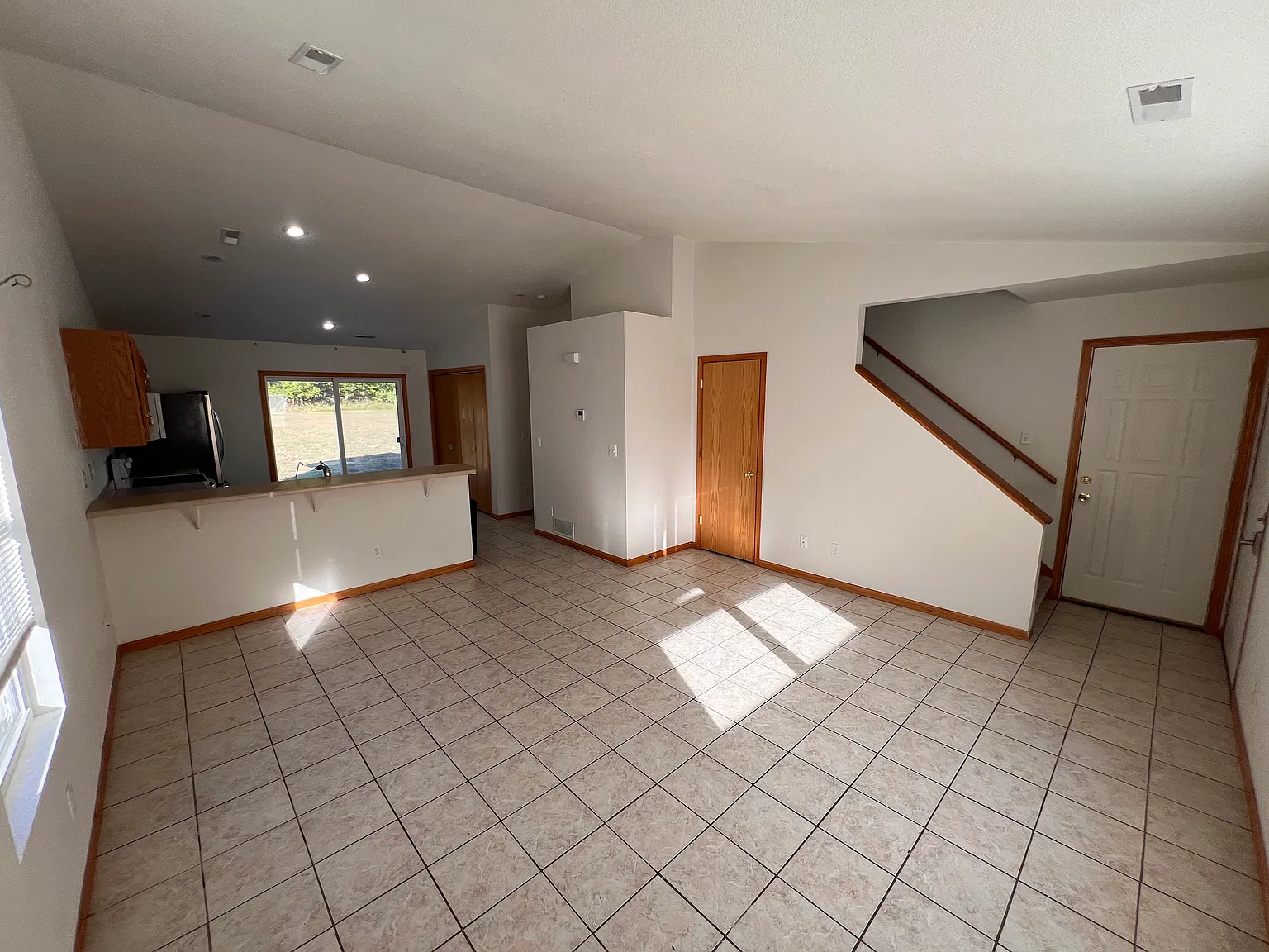 3 bed, $1,400 — Photo 4