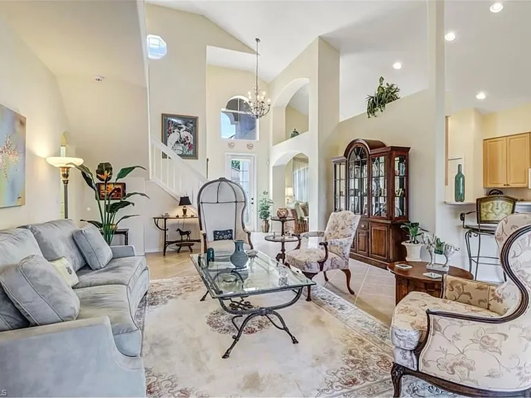 1041 Jardin Dr — Photo 4