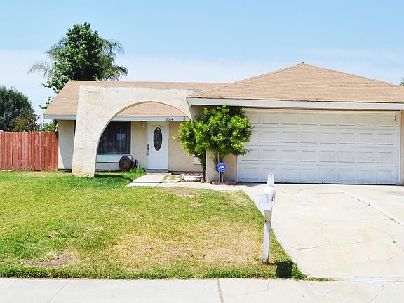 2nd image of 2004 S Vine Ave