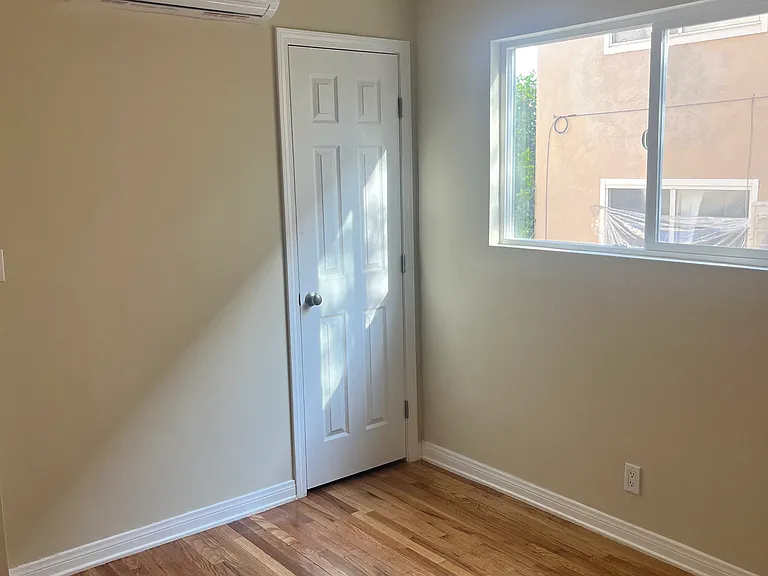 1391 N Altadena Dr #B — Photo 7