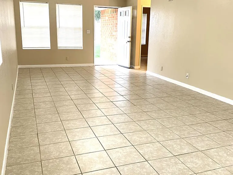 203 Hunters Ln — Photo 8