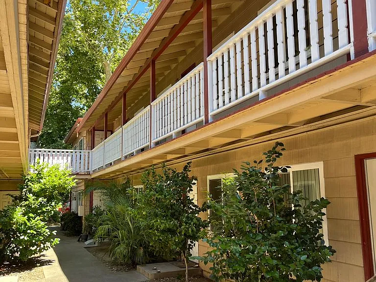 D Street Apartments — Photo 1