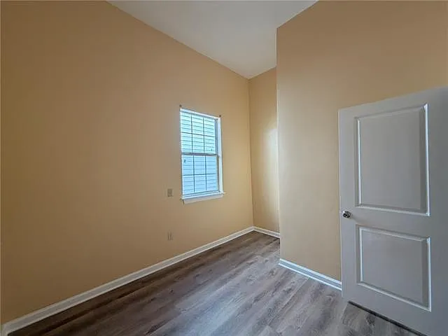 2712 Lasalle St — Photo 10