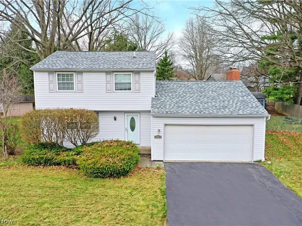 1756 Penny Ln, Youngstown, OH 44515