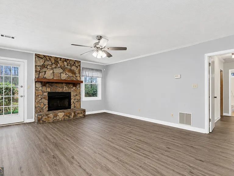 50 Old Lantern Dr — Photo 2