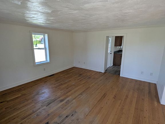 4th image of 219 Main St