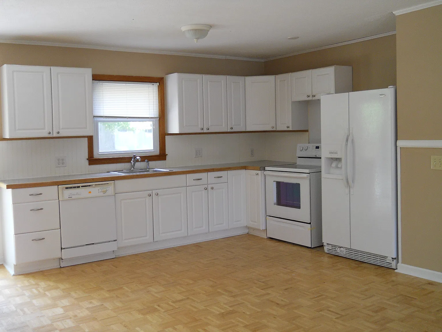 3 bed, 1.5 bath, 1200 sqft, $1,650 — Photo 4