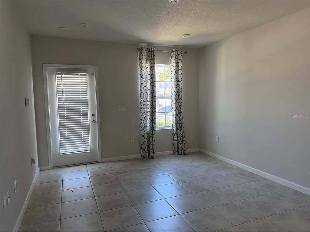 12316 Grizzly Ln — Photo 3