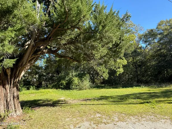 11398 Memphis Ave, Gulfport, MS 39503