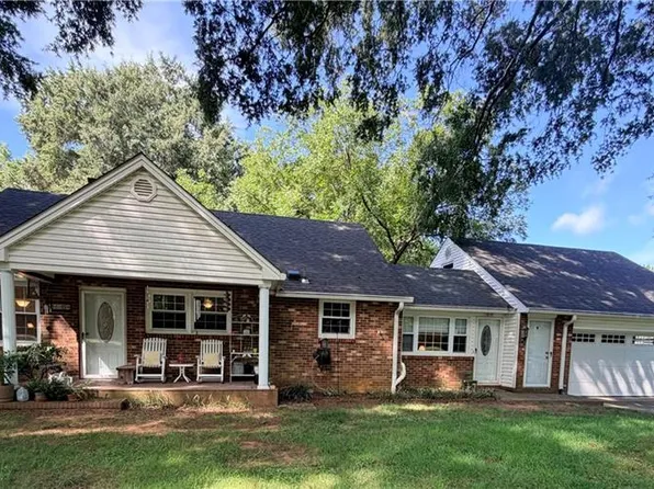 4608 High Point Rd, Kernersville, NC 27284