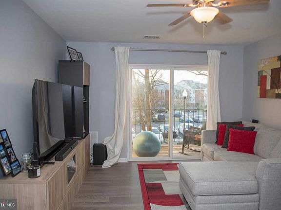 5th image of 103 Water Fountain Way Unit 204